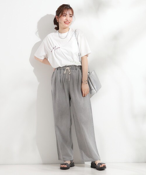 SHOO・LA・RUE（シューラルー）の「暑い夏も軽やかに デニムイージーワイドパンツ（その他パンツ・レディース・グレー/ブルー・04/03/02/01）」の9枚目の写真