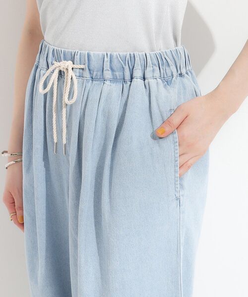 SHOO・LA・RUE（シューラルー）の「暑い夏も軽やかに デニムイージーワイドパンツ（その他パンツ・レディース・グレー/ブルー・04/03/02/01）」の15枚目の写真