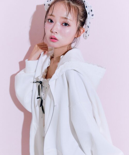 OLIVE des OLIVE（オリーブデオリーブ）の「レース付きZIPパーカー（パーカー・レディース・チャコールグレー/トップグレー/オフホワイト/ブラック/ブラウン・FREE）」の2枚目の写真