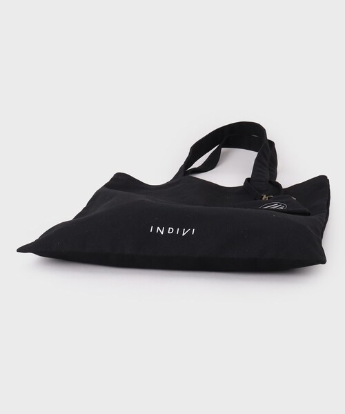 INDIVI（インディヴィ）の「ミニポーチチャーム付きキャンバストート（トートバッグ・レディース・ブラック系5/ブラック・00）」の9枚目の写真