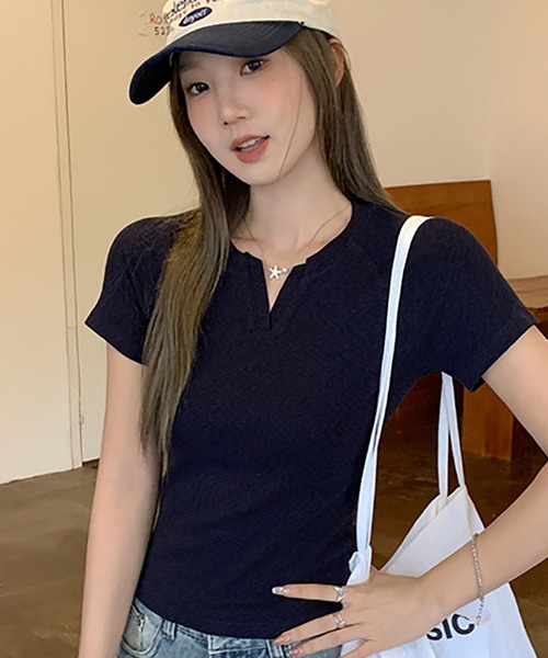 Doula Doula(ドゥーラドゥーラ)の「キーネックラグランTシャツ(Tシャツ/カットソー・レディース・ホワイト/ネイビー/ブルー/イエロー・M/S/L)」の1枚目の写真