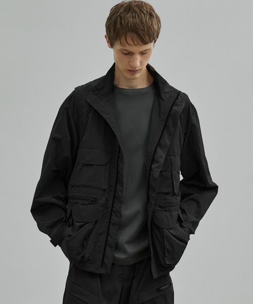UNITED TOKYO(ユナイテッドトウキョウ)の「LIMONTA NYLON ユーティリティブルゾン(ブルゾン・メンズ・カーキ/ブラック・1/2)」の2枚目の写真