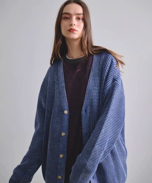 Revo.（レボ）の「Revo. パウダーブリーチ加工 ワッフル編み ルーズニット カーディガン（カーディガン/ボレロ・メンズ・ブラック/ネイビー/レッド/カーキ/グレイッシュベージュ・2/1）」の2枚目の写真