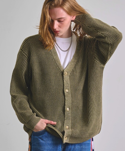 Revo.（レボ）の「Revo. パウダーブリーチ加工 ワッフル編み ルーズニット カーディガン（カーディガン/ボレロ・メンズ・ブラック/ネイビー/レッド/カーキ/グレイッシュベージュ・2/1）」の4枚目の写真