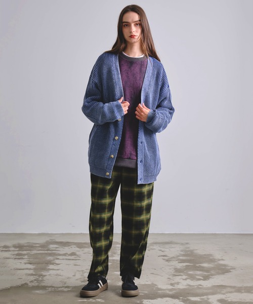 Revo.（レボ）の「Revo. パウダーブリーチ加工 ワッフル編み ルーズニット カーディガン（カーディガン/ボレロ・メンズ・ブラック/ネイビー/レッド/カーキ/グレイッシュベージュ・2/1）」の7枚目の写真