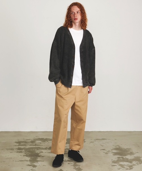 Revo.（レボ）の「Revo. パウダーブリーチ加工 ワッフル編み ルーズニット カーディガン（カーディガン/ボレロ・メンズ・ブラック/ネイビー/レッド/カーキ/グレイッシュベージュ・2/1）」の13枚目の写真