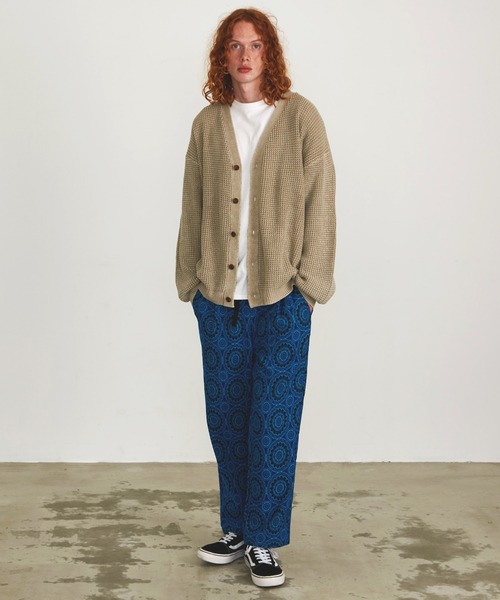 Revo.（レボ）の「Revo. パウダーブリーチ加工 ワッフル編み ルーズニット カーディガン（カーディガン/ボレロ・メンズ・ブラック/ネイビー/レッド/カーキ/グレイッシュベージュ・2/1）」の14枚目の写真