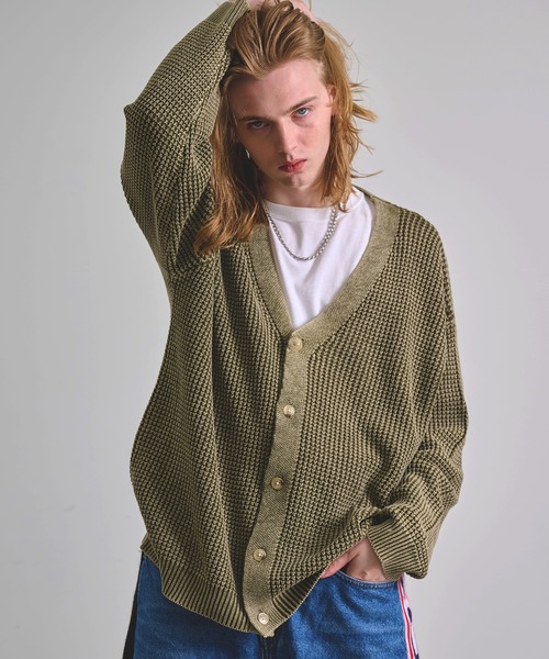 Revo.（レボ）の「Revo. パウダーブリーチ加工 ワッフル編み ルーズニット カーディガン（カーディガン/ボレロ・メンズ・ブラック/ネイビー/レッド/カーキ/グレイッシュベージュ・2/1）」の16枚目の写真