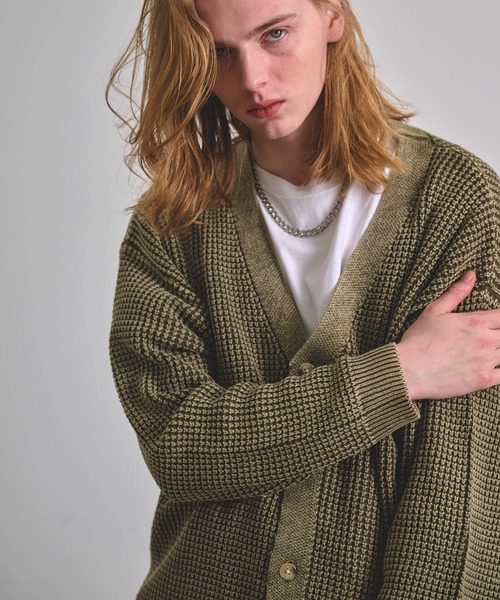 Revo.（レボ）の「Revo. パウダーブリーチ加工 ワッフル編み ルーズニット カーディガン（カーディガン/ボレロ・メンズ・ブラック/ネイビー/レッド/カーキ/グレイッシュベージュ・2/1）」の15枚目の写真