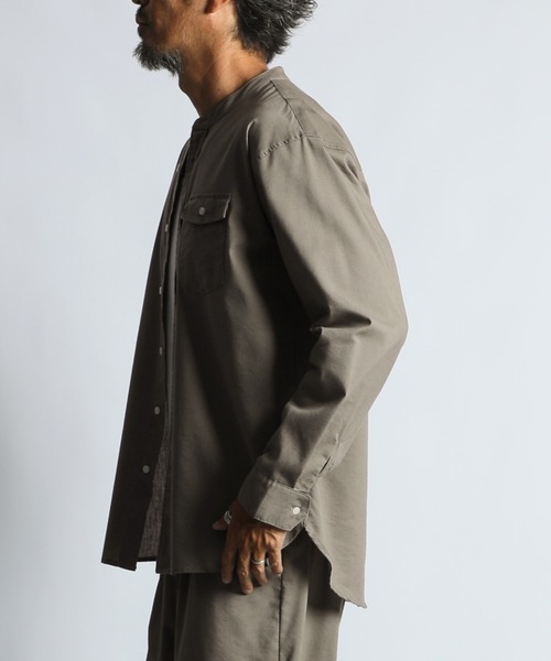 The DUFFER of ST.GEORGE(ザダファーオブセントジョージ)の「LINEN BLEND COOLMAX NO COLLAR SHIRT:セットアップ 麻混クールマックス ノーカラーシャツ(シャツ/ブラウス・メンズ・ネイビー/グレイッシュベージュ・X-LARGE/LARGE/MEDIUM/SMALL)」の9枚目の写真