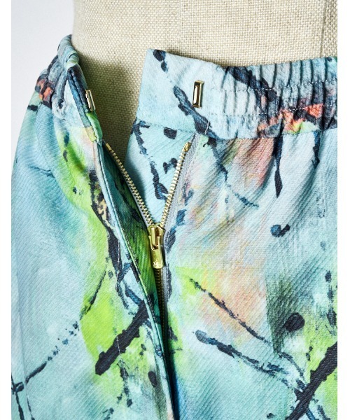 RUMCHE（ラムシェ）の「"Hidamari" Paint Trousers / ヒダマリペイントパンツ（スラックス・レディース・ブルー・SMALL/MEDIUM）」の12枚目の写真