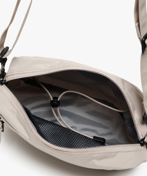 AIGLE（エーグル）の「ライト＆コンパクト ミニショルダーバッグ（ショルダーバッグ・レディース・ブラック/ブルーグレー/アイボリー・FREE）」の18枚目の写真