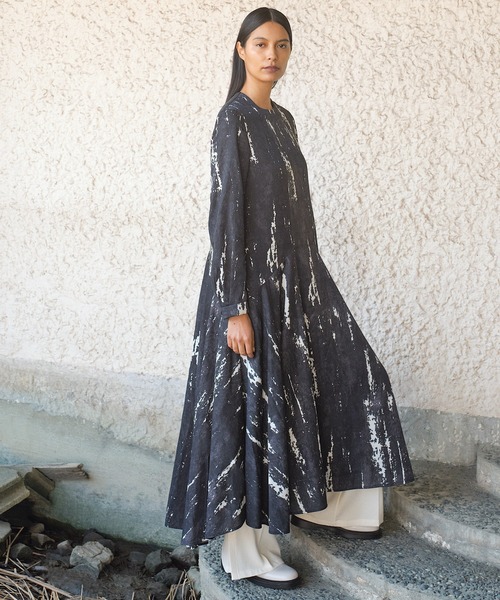 RUMCHE(ラムシェ)の「Woodpecker Cupra Dress / ウッドペッカーキュプラドレス(ワンピース・レディース・ブラック・SMALL/MEDIUM)」の1枚目の写真