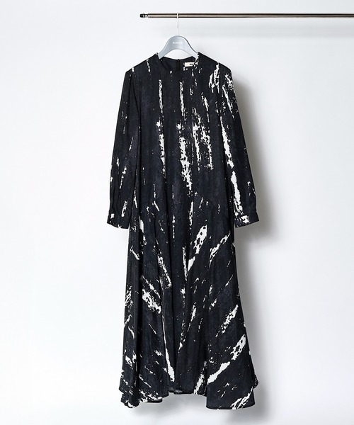 RUMCHE(ラムシェ)の「Woodpecker Cupra Dress / ウッドペッカーキュプラドレス(ワンピース・レディース・ブラック・SMALL/MEDIUM)」の6枚目の写真