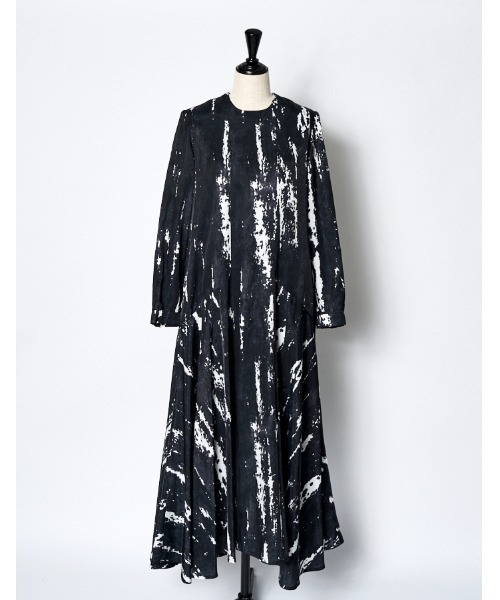 RUMCHE(ラムシェ)の「Woodpecker Cupra Dress / ウッドペッカーキュプラドレス(ワンピース・レディース・ブラック・SMALL/MEDIUM)」の7枚目の写真