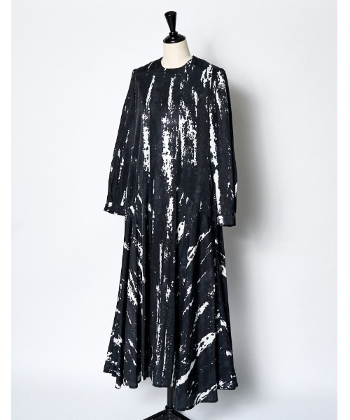 RUMCHE(ラムシェ)の「Woodpecker Cupra Dress / ウッドペッカーキュプラドレス(ワンピース・レディース・ブラック・SMALL/MEDIUM)」の8枚目の写真
