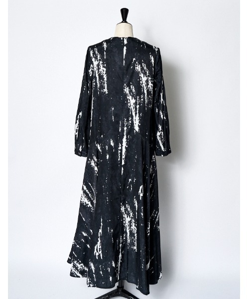 RUMCHE(ラムシェ)の「Woodpecker Cupra Dress / ウッドペッカーキュプラドレス(ワンピース・レディース・ブラック・SMALL/MEDIUM)」の9枚目の写真