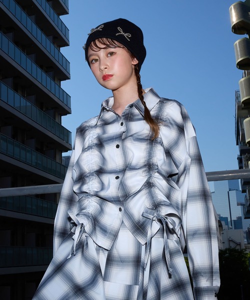 BISKEE（ビスキー）の「シャーリングチェックシャツ×裾ロゴタンクトップセット（シャツ/ブラウス・キッズ・ブルー/グレー・140cm/160cm/150cm）」の3枚目の写真