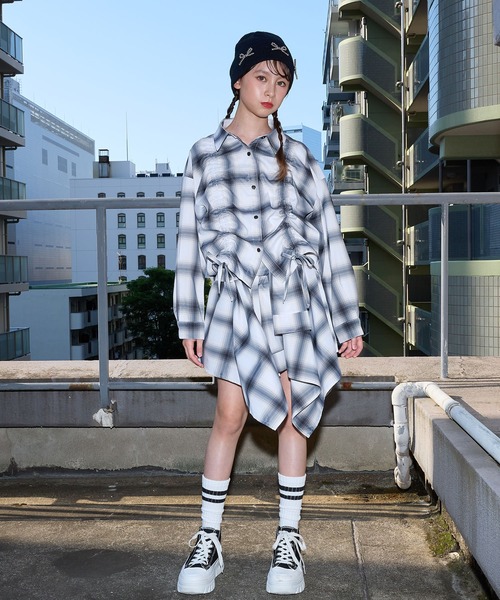 BISKEE（ビスキー）の「シャーリングチェックシャツ×裾ロゴタンクトップセット（シャツ/ブラウス・キッズ・ブルー/グレー・140cm/160cm/150cm）」の6枚目の写真