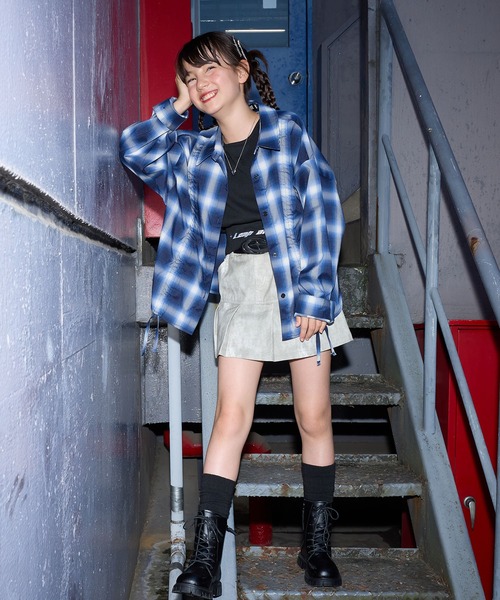 BISKEE（ビスキー）の「シャーリングチェックシャツ×裾ロゴタンクトップセット（シャツ/ブラウス・キッズ・ブルー/グレー・140cm/160cm/150cm）」の20枚目の写真