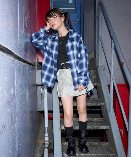 BISKEE（ビスキー）の「シャーリングチェックシャツ×裾ロゴタンクトップセット（シャツ/ブラウス・キッズ・ブルー/グレー・140cm/160cm/150cm）」の19枚目の写真