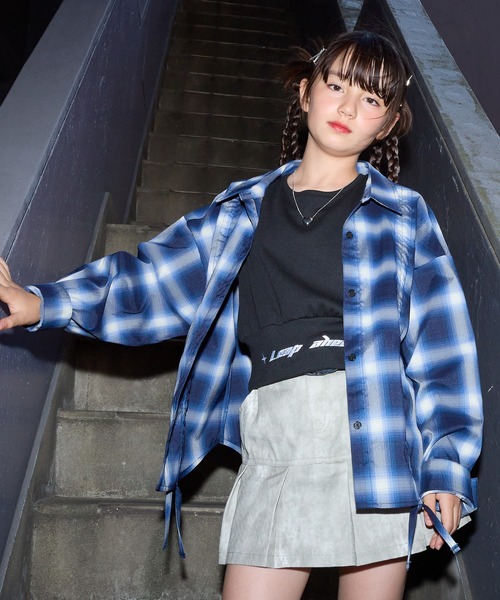 BISKEE（ビスキー）の「シャーリングチェックシャツ×裾ロゴタンクトップセット（シャツ/ブラウス・キッズ・ブルー/グレー・140cm/160cm/150cm）」の14枚目の写真