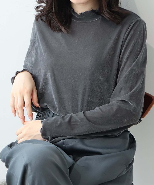 leswel(レスウェル)の「【L~5L 大きいサイズ】ライトベロアハイネックメロートップス(Tシャツ/カットソー・レディース・オフホワイト/チャコールグレー/ブラウン・L/LL/3L/4L/5L)」の2枚目の写真