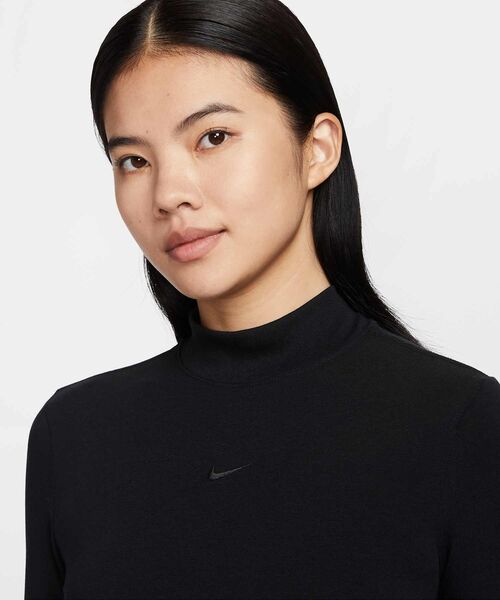 NIKE（ナイキ）の「ナイキ スポーツウェア チル ニット ウィメンズ スリム ロングスリーブ モックネック Tシャツ / Nike Sportswear Chill Knit Women's Slim Long-Sleeve Mock-Neck T-Shirt HV5028-010 Black（Tシャツ/カットソー・レディース・ブラック・XS/XL/L/M/S）」の3枚目の写真