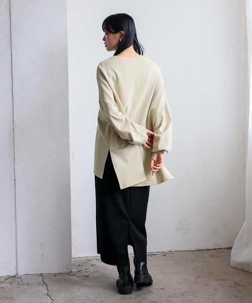 No Rule No Line（ノール－ルノーライン）の「オーバーサイズ プルオーバー 深めスリット入りロンT ビッグＴシャツ（Tシャツ/カットソー・レディース・オフホワイト/チャコールグレー/ベージュ系・FREE）」の9枚目の写真