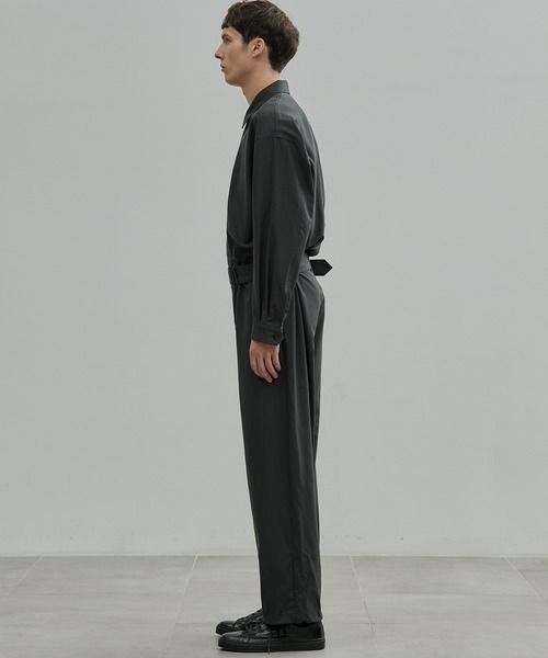 UNITED TOKYO（ユナイテッドトウキョウ）の「Super120s Wool Typewriter Jumpsuit（つなぎ/オールインワン・メンズ・ダークグレー/ブラック・2/1）」の6枚目の写真