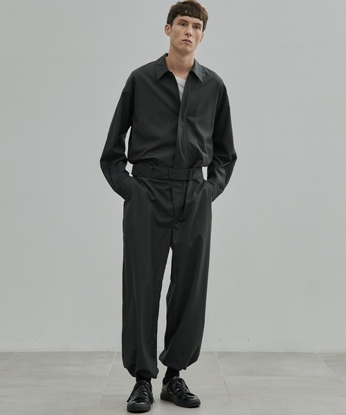 UNITED TOKYO（ユナイテッドトウキョウ）の「Super120s Wool Typewriter Jumpsuit（つなぎ/オールインワン・メンズ・ダークグレー/ブラック・2/1）」の4枚目の写真