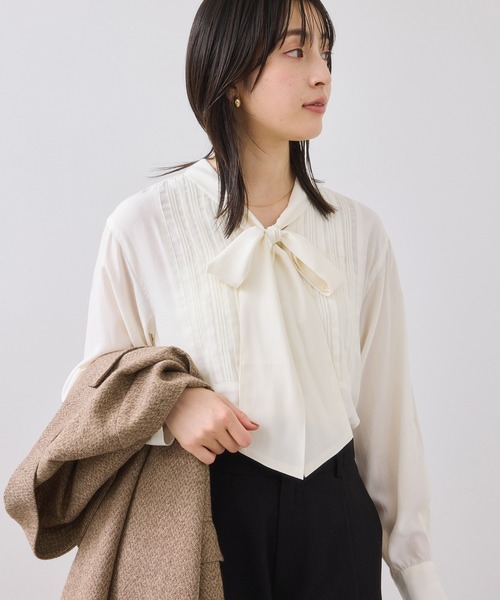 VIS（ビス）の「ランダムピンタックボウタイブラウス（シャツ/ブラウス・レディース・サックスブルー/ホワイト系その他/ネイビー・FREE）」の5枚目の写真