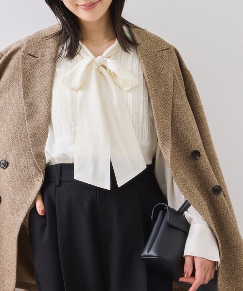 VIS（ビス）の「ランダムピンタックボウタイブラウス（シャツ/ブラウス・レディース・サックスブルー/ホワイト系その他/ネイビー・FREE）」の4枚目の写真