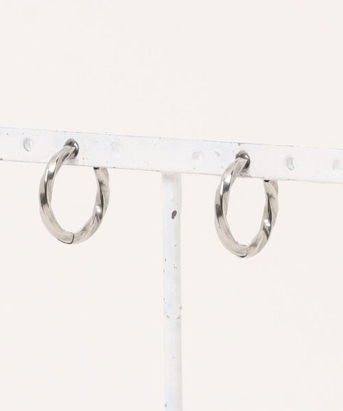 ARCHIVER（アーカイバ）の「【RES】Stainless Twist Pierce 14mm（ピアス（両耳用）・メンズ・ゴールド/ブラック/シルバー・FREE）」の10枚目の写真