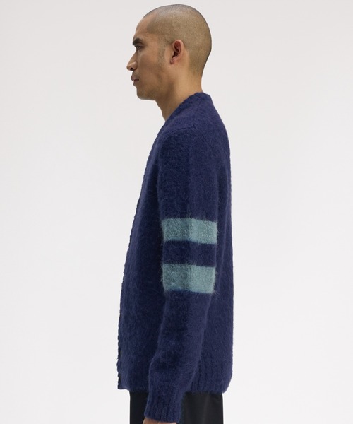 FRED PERRY(フレッドペリー)の「Chunky Tipped Sleeve Cardigan/チャンキーティップラインカーディガン(カーディガン/ボレロ・メンズ・ネイビー・L/M)」の4枚目の写真