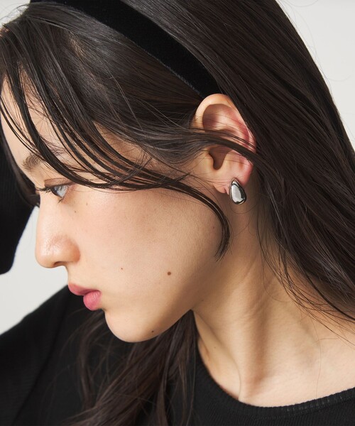 green label relaxing(グリーンレーベルリラクシング)の「【WEB限定】ドロップモチーフ イヤリング(イヤリング・レディース・ゴールド/シルバー・FREE)」の16枚目の写真