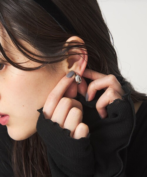 green label relaxing(グリーンレーベルリラクシング)の「【WEB限定】ドロップモチーフ イヤリング(イヤリング・レディース・ゴールド/シルバー・FREE)」の19枚目の写真