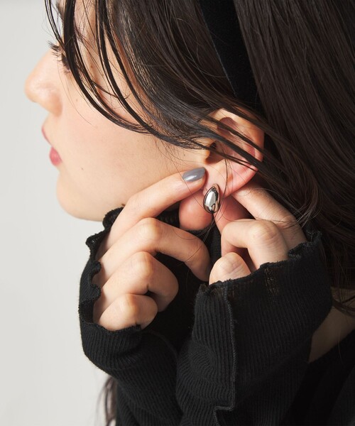 green label relaxing(グリーンレーベルリラクシング)の「【WEB限定】ドロップモチーフ イヤリング(イヤリング・レディース・ゴールド/シルバー・FREE)」の20枚目の写真