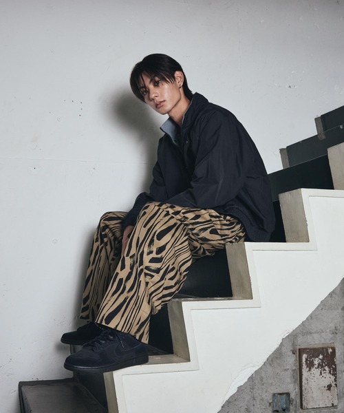 NIKE（ナイキ）の「ナイキ ダンク LOW レトロ SE メンズシューズ / Nike Dunk Low Retro SE Men's Shoes IB6651-001 Black（スニーカー・メンズ・ブラック・30/29/28.5/28/27.5/27/26.5/26/25.5/25/24.5/24/29.5）」の2枚目の写真
