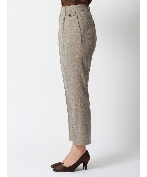 SUIT SQUARE（スーツスクエア）の「CHANTOWA タックテーパードパンツ ウォッシャブル ツイードライクシャンブレー 織柄（スラックス・レディース・ベージュ/グレー・36(7号)/38(9号)/40(11号)/42(13号)）」の6枚目の写真