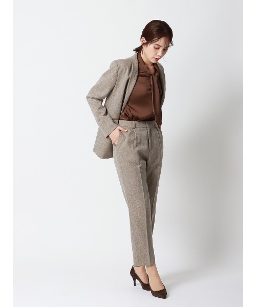 SUIT SQUARE（スーツスクエア）の「CHANTOWA タックテーパードパンツ ウォッシャブル ツイードライクシャンブレー 織柄（スラックス・レディース・ベージュ/グレー・36(7号)/38(9号)/40(11号)/42(13号)）」の11枚目の写真