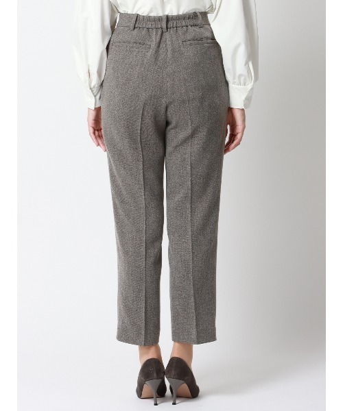SUIT SQUARE（スーツスクエア）の「CHANTOWA タックテーパードパンツ ウォッシャブル ツイードライクシャンブレー 織柄（スラックス・レディース・ベージュ/グレー・36(7号)/38(9号)/40(11号)/42(13号)）」の17枚目の写真