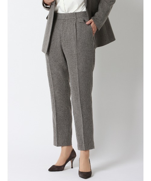 SUIT SQUARE（スーツスクエア）の「CHANTOWA タックテーパードパンツ ウォッシャブル ツイードライクシャンブレー 織柄（スラックス・レディース・ベージュ/グレー・36(7号)/38(9号)/40(11号)/42(13号)）」の22枚目の写真