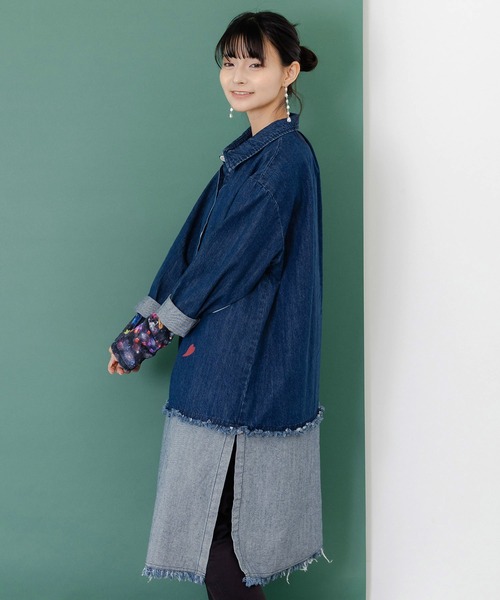 ScoLar(スカラー)の「153675:ひょっこりスカラーちゃん柄デニムシャツアウター(テーラードジャケット・レディース・ネイビー/ブラック・M)」の4枚目の写真