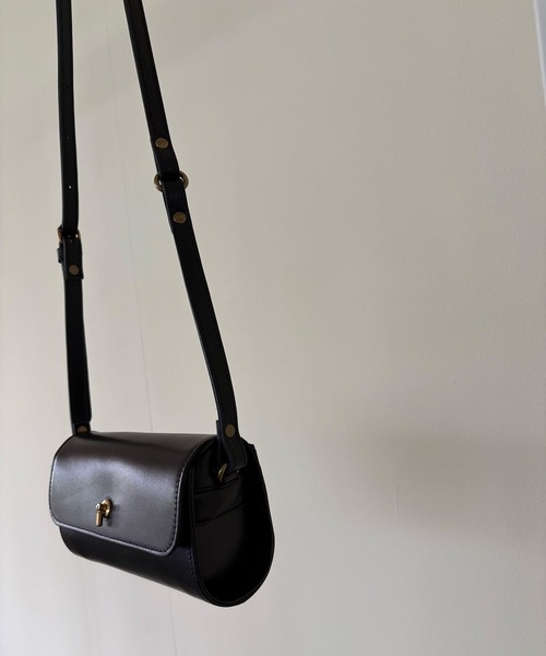 TIDEWAY（タイドウェイ）の「【TIDEWAY】MOSS ROLL FLAP BAG（ショルダーバッグ・レディース・ワイン/ブラック・FREE）」の4枚目の写真