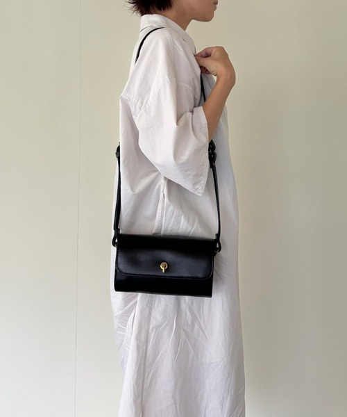 TIDEWAY（タイドウェイ）の「【TIDEWAY】MOSS ROLL FLAP BAG（ショルダーバッグ・レディース・ワイン/ブラック・FREE）」の3枚目の写真