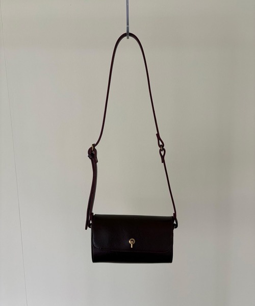 TIDEWAY（タイドウェイ）の「【TIDEWAY】MOSS ROLL FLAP BAG（ショルダーバッグ・レディース・ワイン/ブラック・FREE）」の5枚目の写真