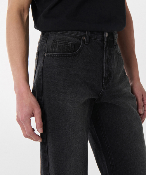 MUSINSA STANDARD（ムシンサスタンダード）の「カモンブラシ ストレートデニムパンツ [ウォッシュドブラック]（デニムパンツ・メンズ・その他・36/34/32/30/31/33/26/27/28/29/40/38）」の4枚目の写真