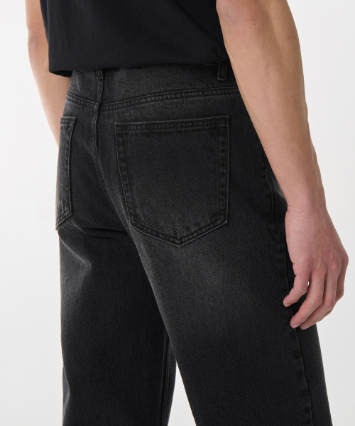 MUSINSA STANDARD（ムシンサスタンダード）の「カモンブラシ ストレートデニムパンツ [ウォッシュドブラック]（デニムパンツ・メンズ・その他・36/34/32/30/31/33/26/27/28/29/40/38）」の5枚目の写真