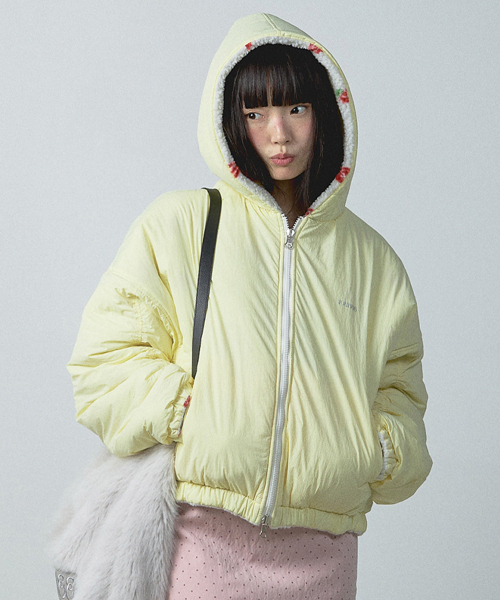 YOUHEE(ユヒ)の「REVERSIBLE ROSE PATTERN HOOD JUMPER IVORY(ブルゾン・レディース・その他・FREE)」の3枚目の写真